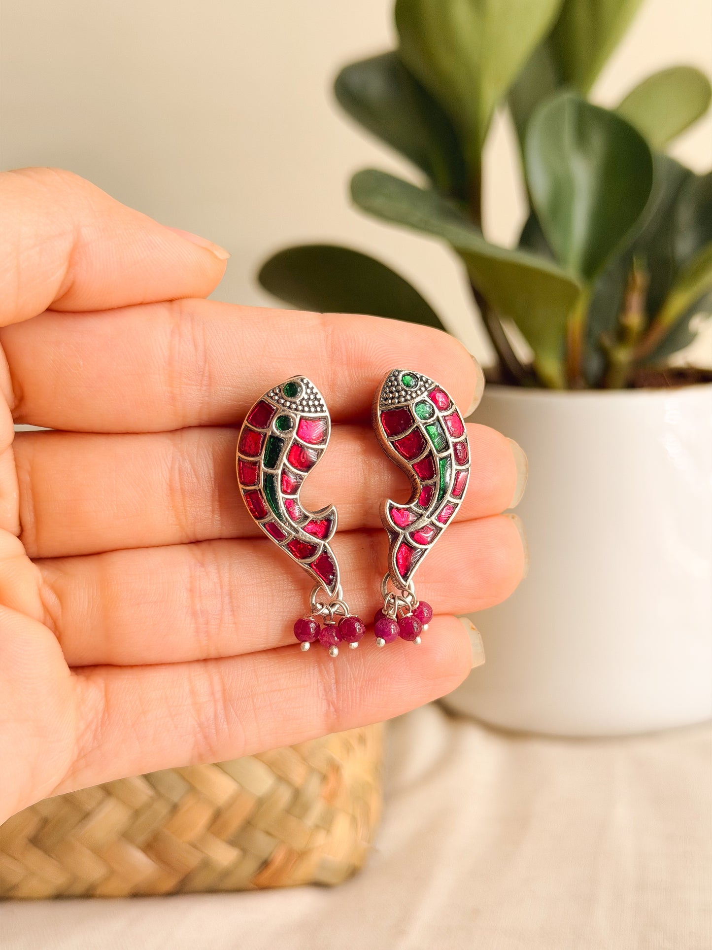Meen studs in kundan carved in silver