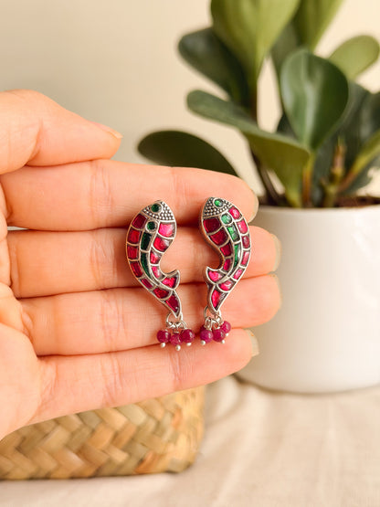 Meen studs in kundan carved in silver