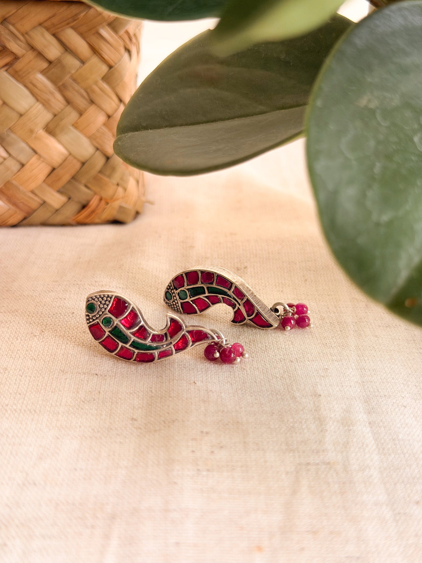 Meen studs in kundan carved in silver