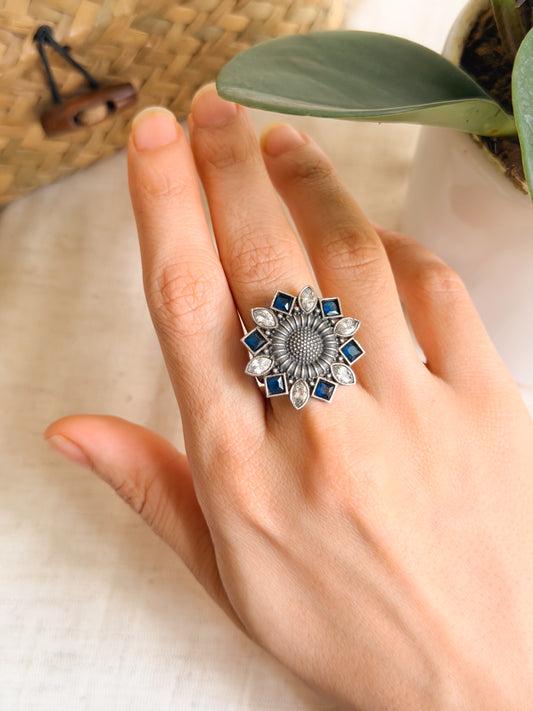Vatsala silver ring with blue onyx and kundan details