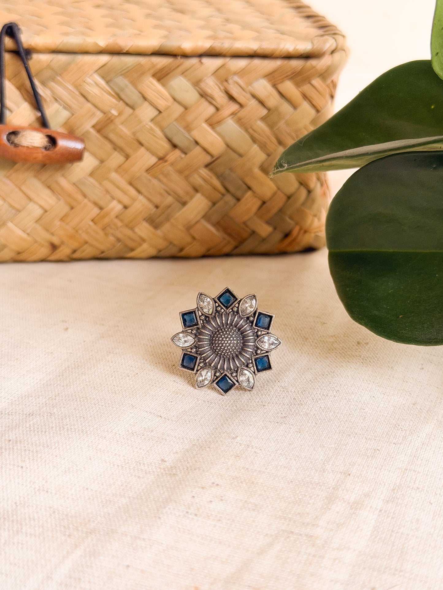 Vatsala silver ring with blue onyx and kundan details