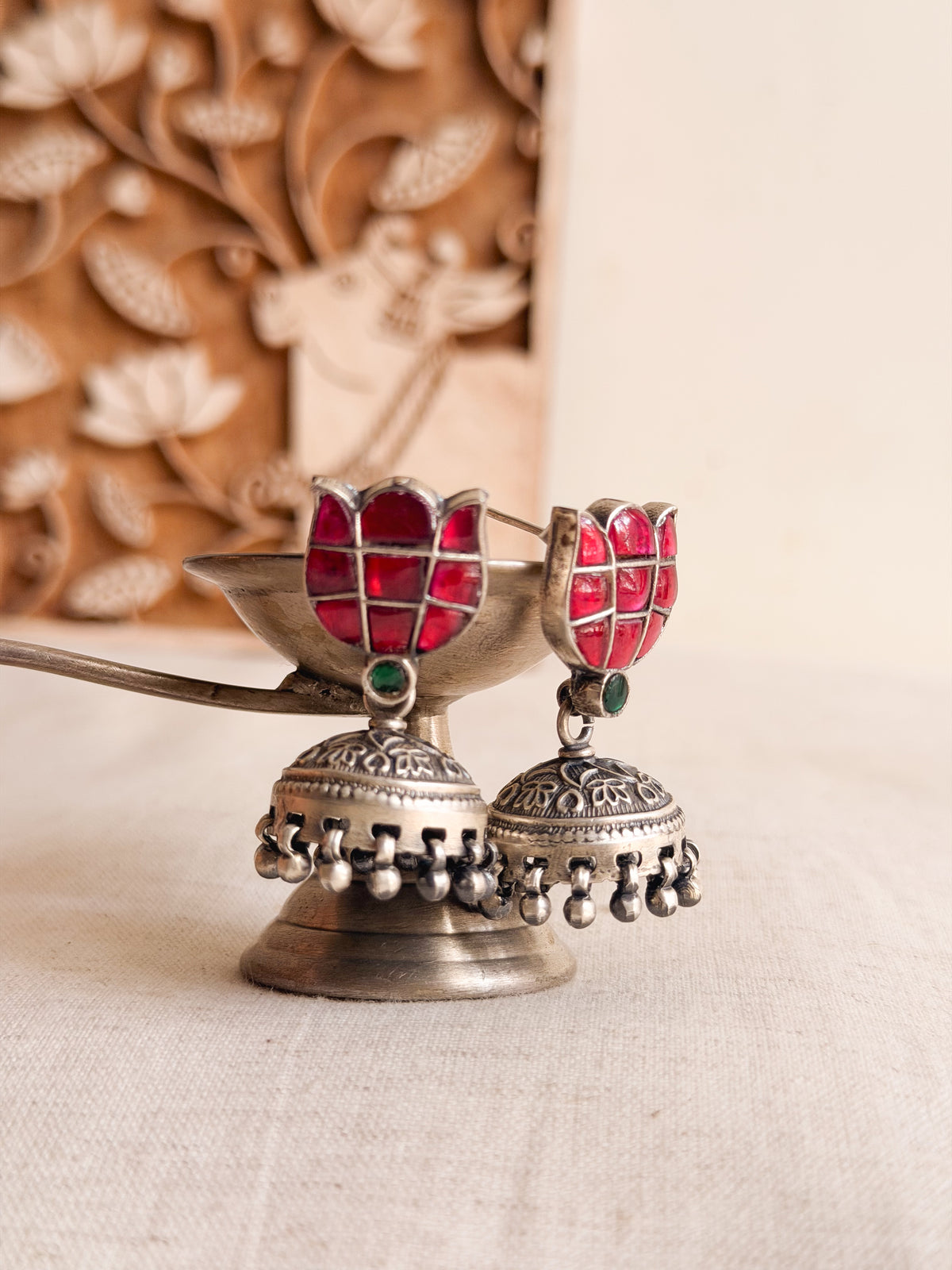 Arya silver jhumki with kundan detail