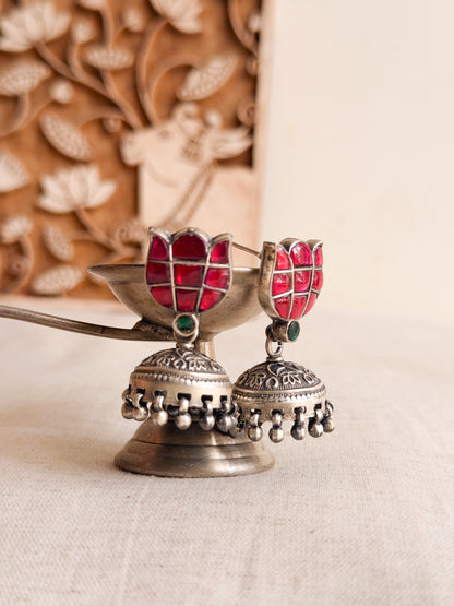 Arya silver jhumki with kundan detail