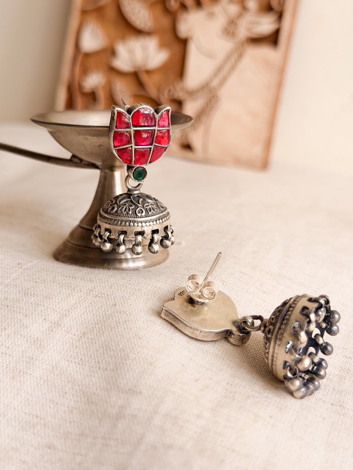 Arya silver jhumki with kundan detail