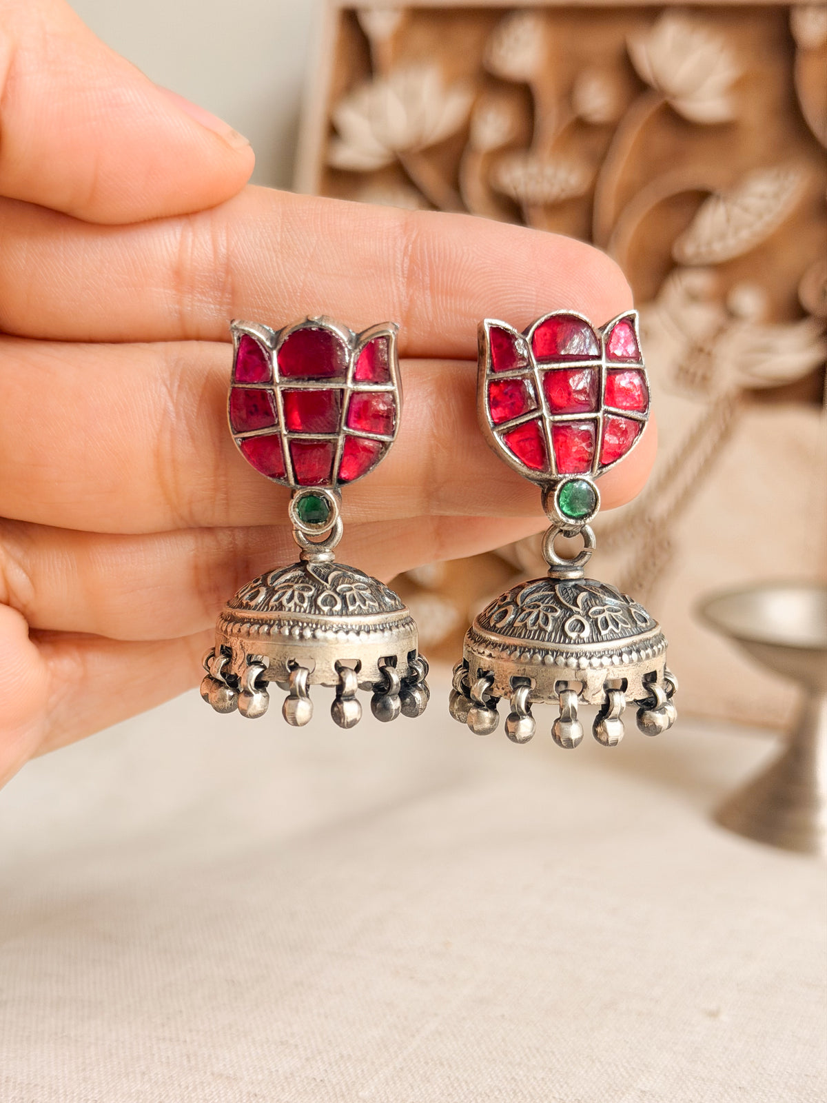 Arya silver jhumki with kundan detail