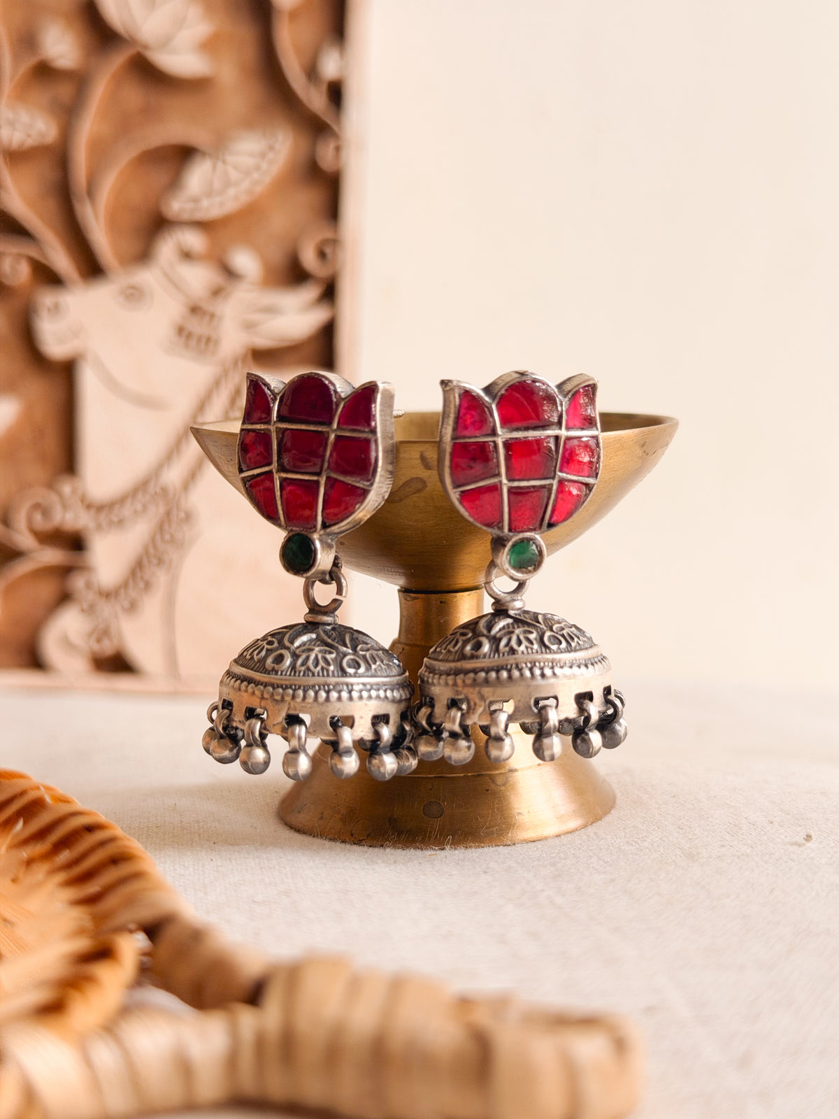 Arya silver jhumki with kundan detail