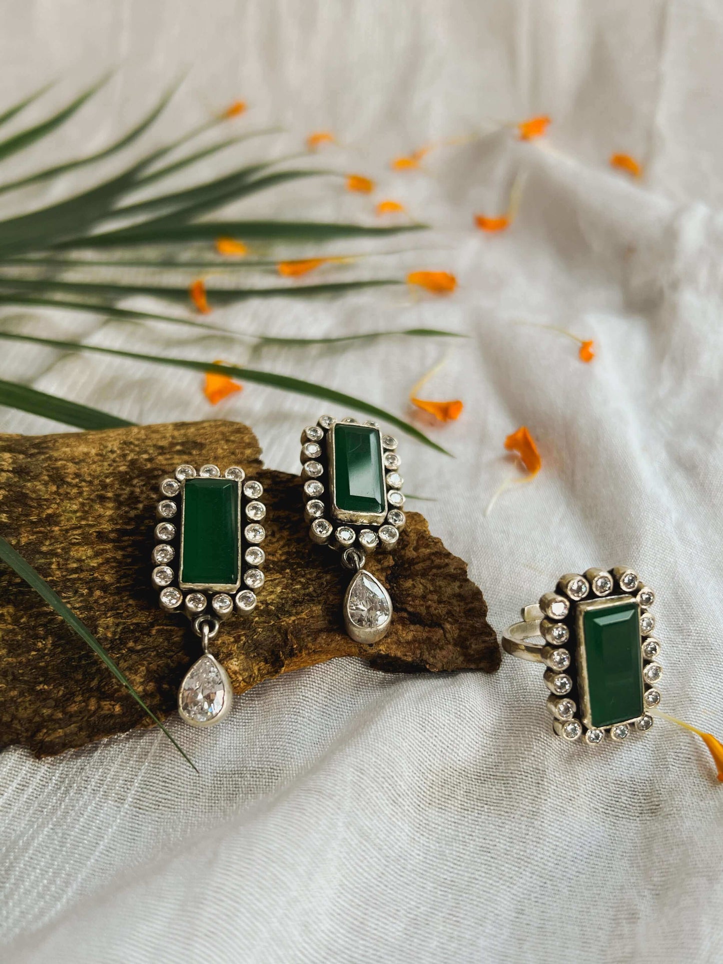 Chokhat silver studs with green onyx and zirconia