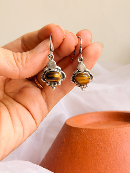 Ruha fish hooks with tiger eye stone