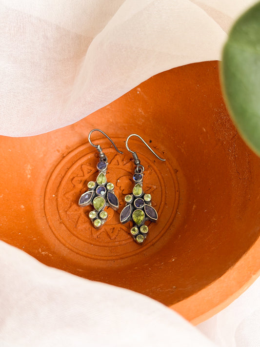 Hoor fish hooks earring in peridot/amethyst stones