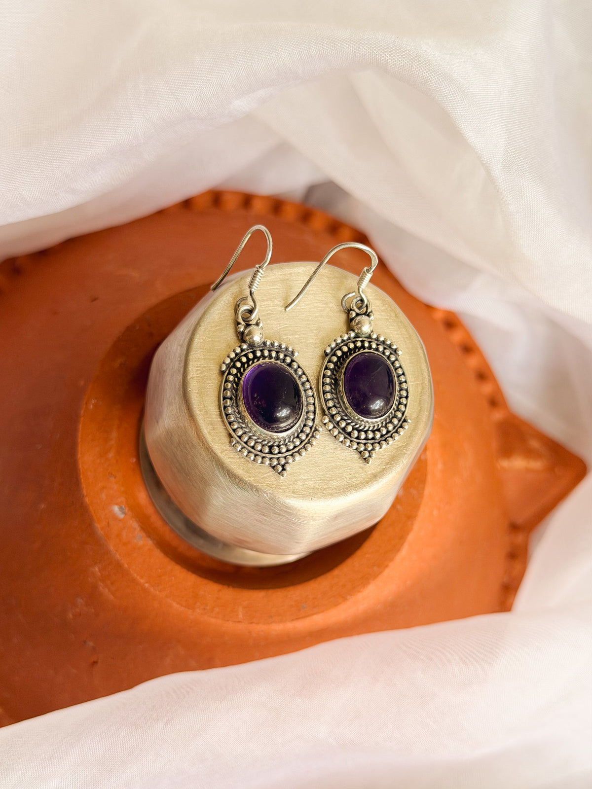 Angoori fish hooks in silver with amethyst stone