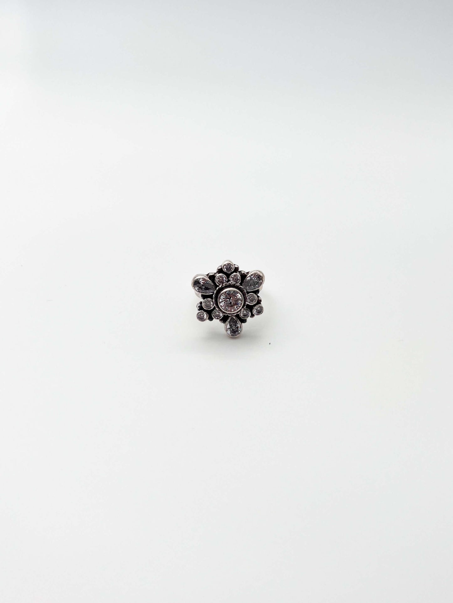 Elakshi silver ring with polki and zircons