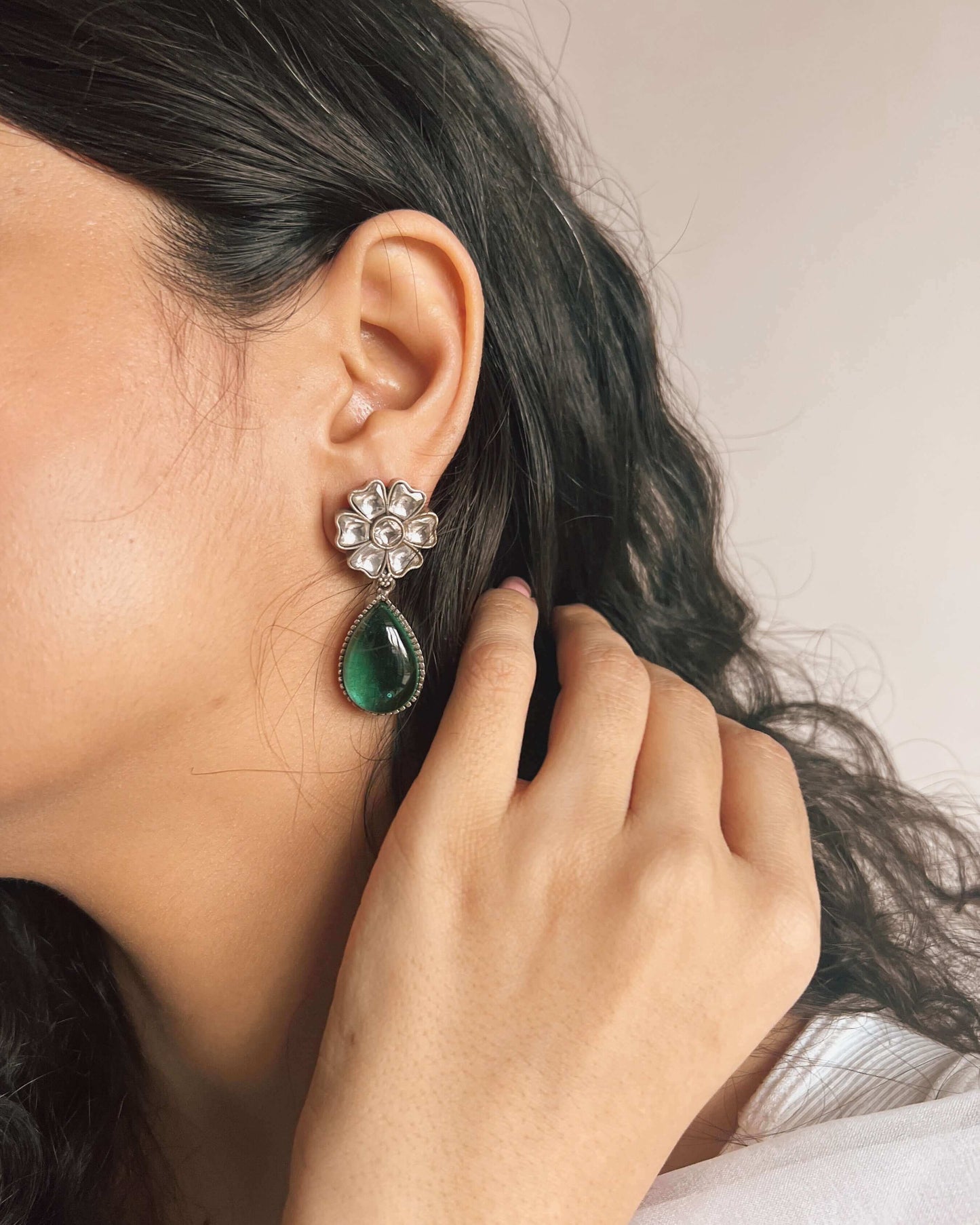 Gul silver polki and emerald glass stone earring