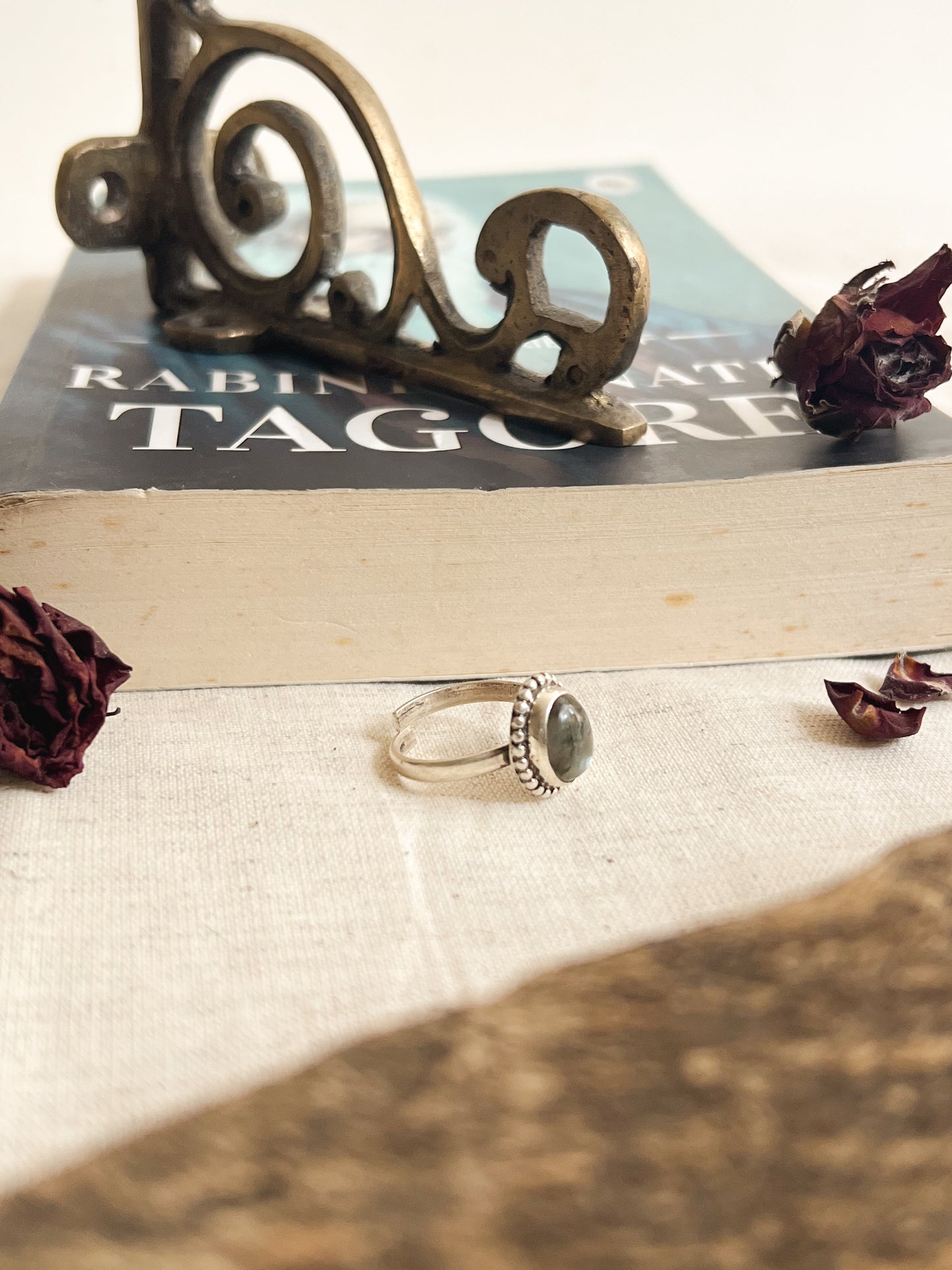 Aarzoo silver ring with green ammolite (adjustable)