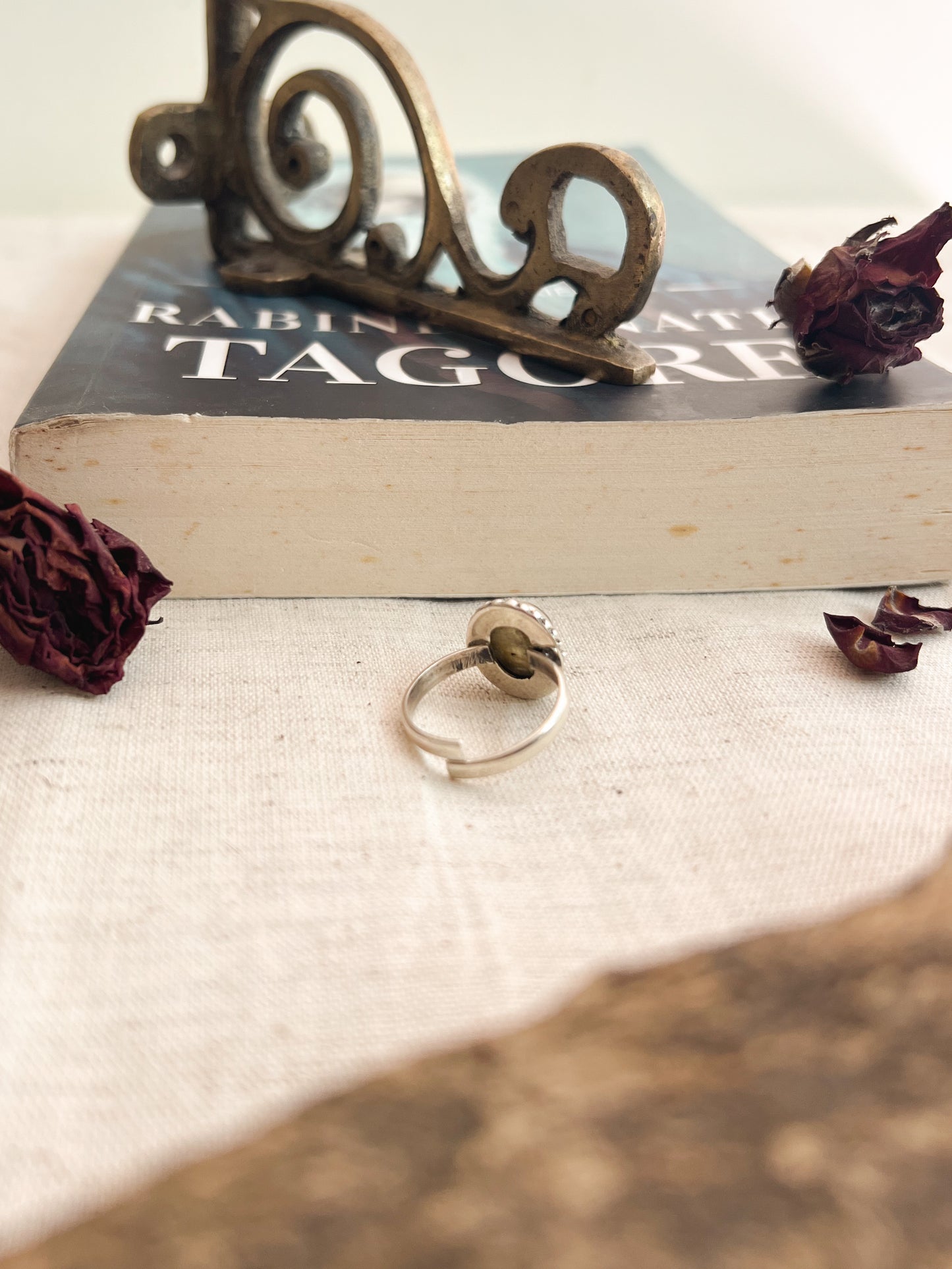 Aarzoo silver ring with green ammolite (adjustable)