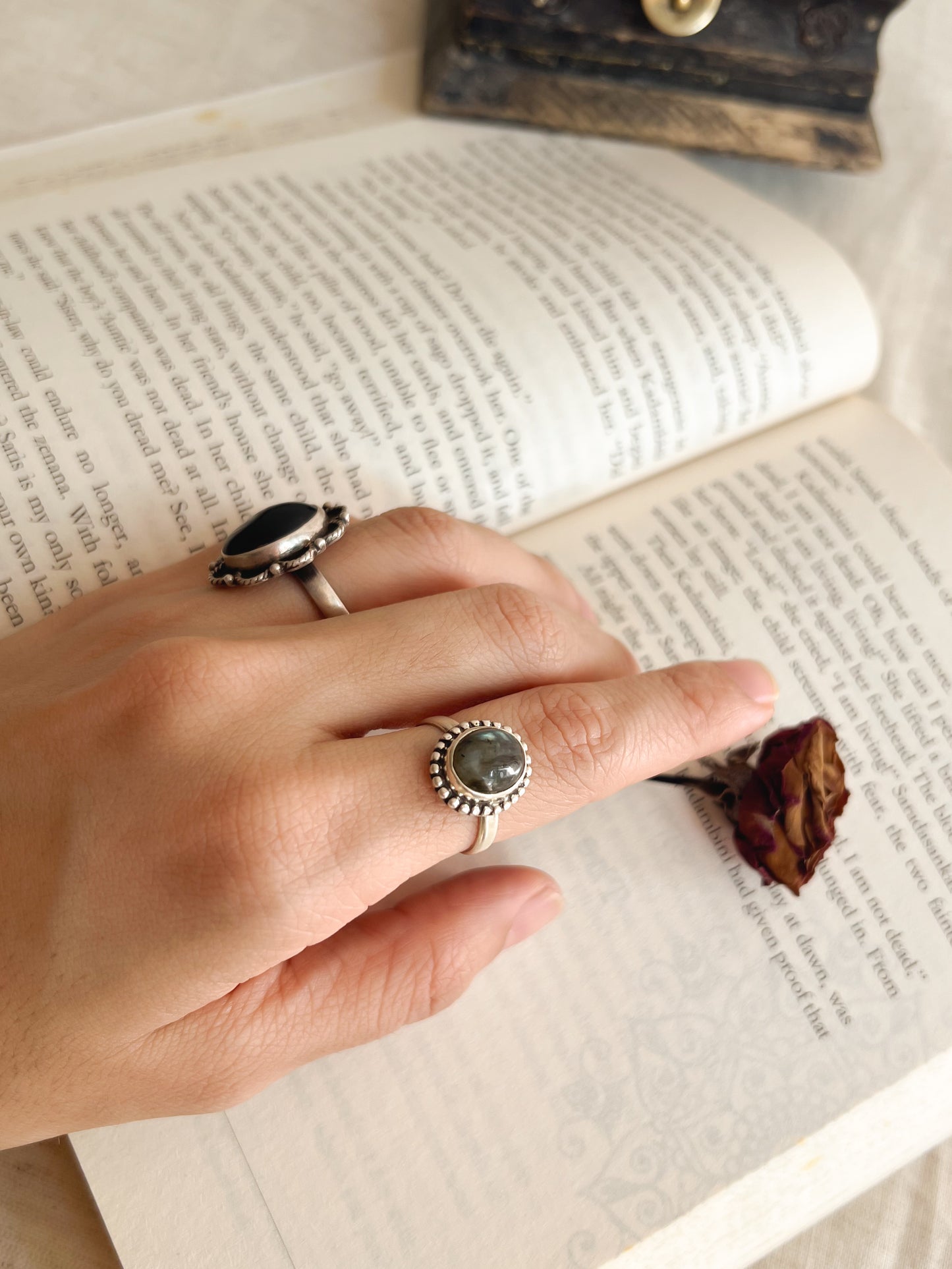 Aarzoo silver ring with green ammolite (adjustable)