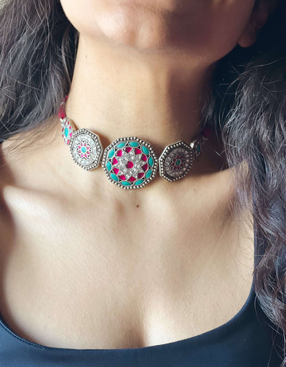 Rangeela choker in silver with intricate kundan work in aqua and rani pink stone