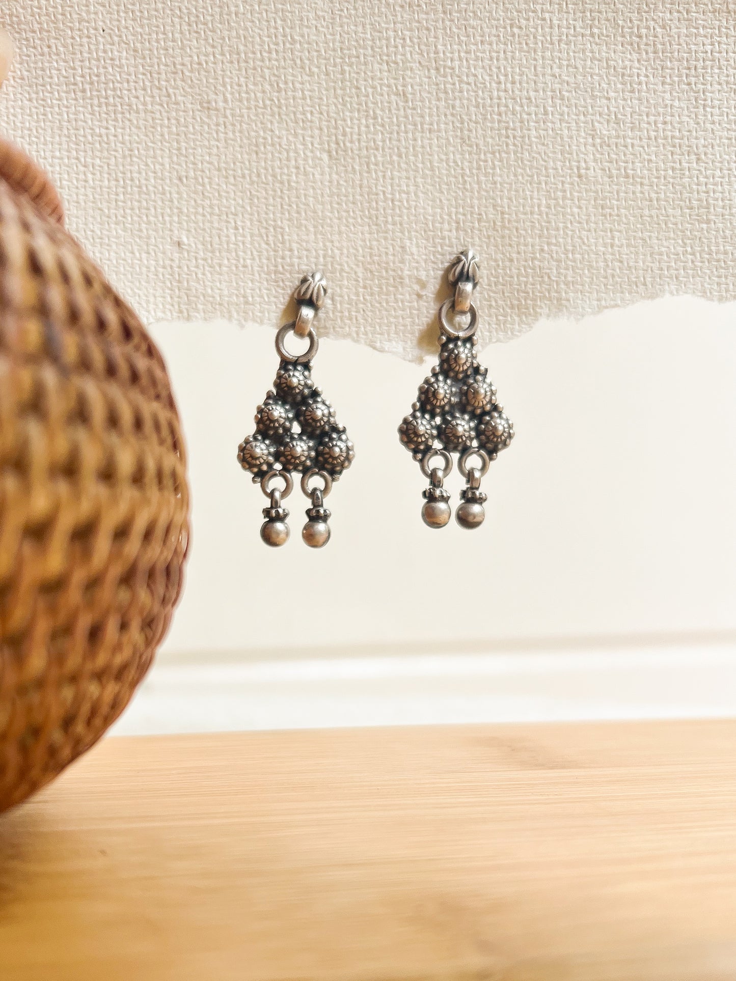 Mini toran earring for everyday in oxidised silver