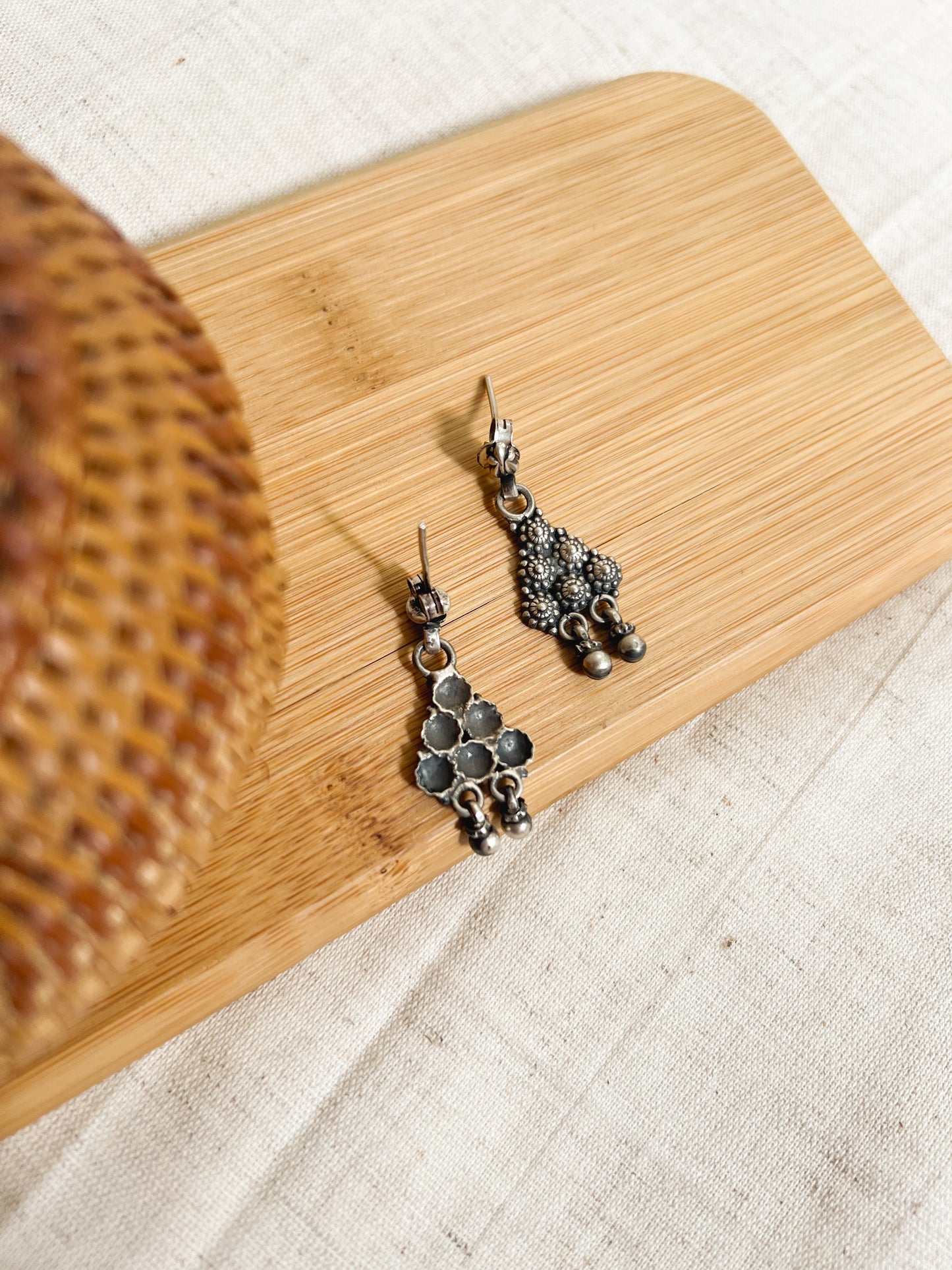Mini toran earring for everyday in oxidised silver