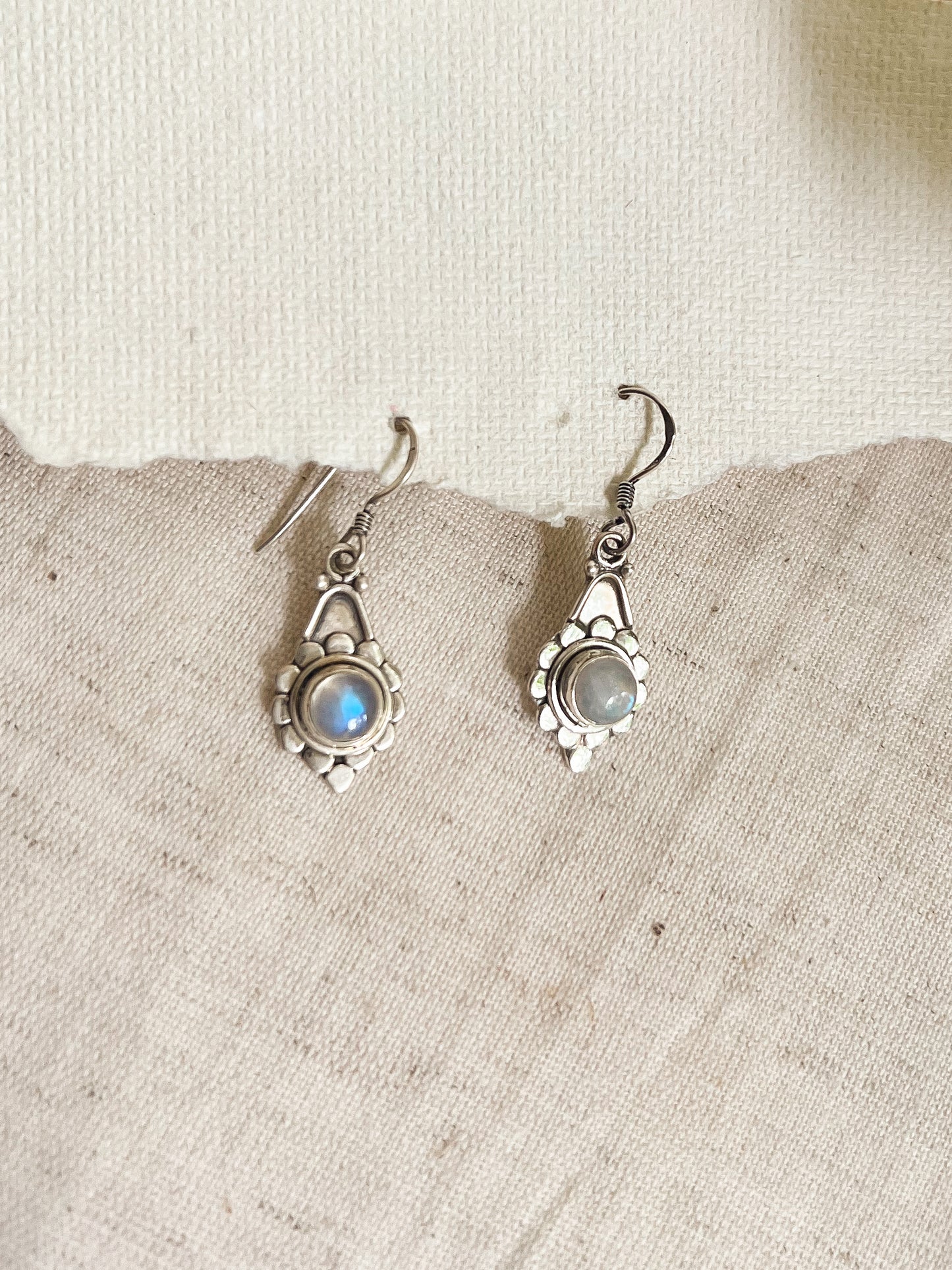 Arka fish hooks with white opal stone in silver