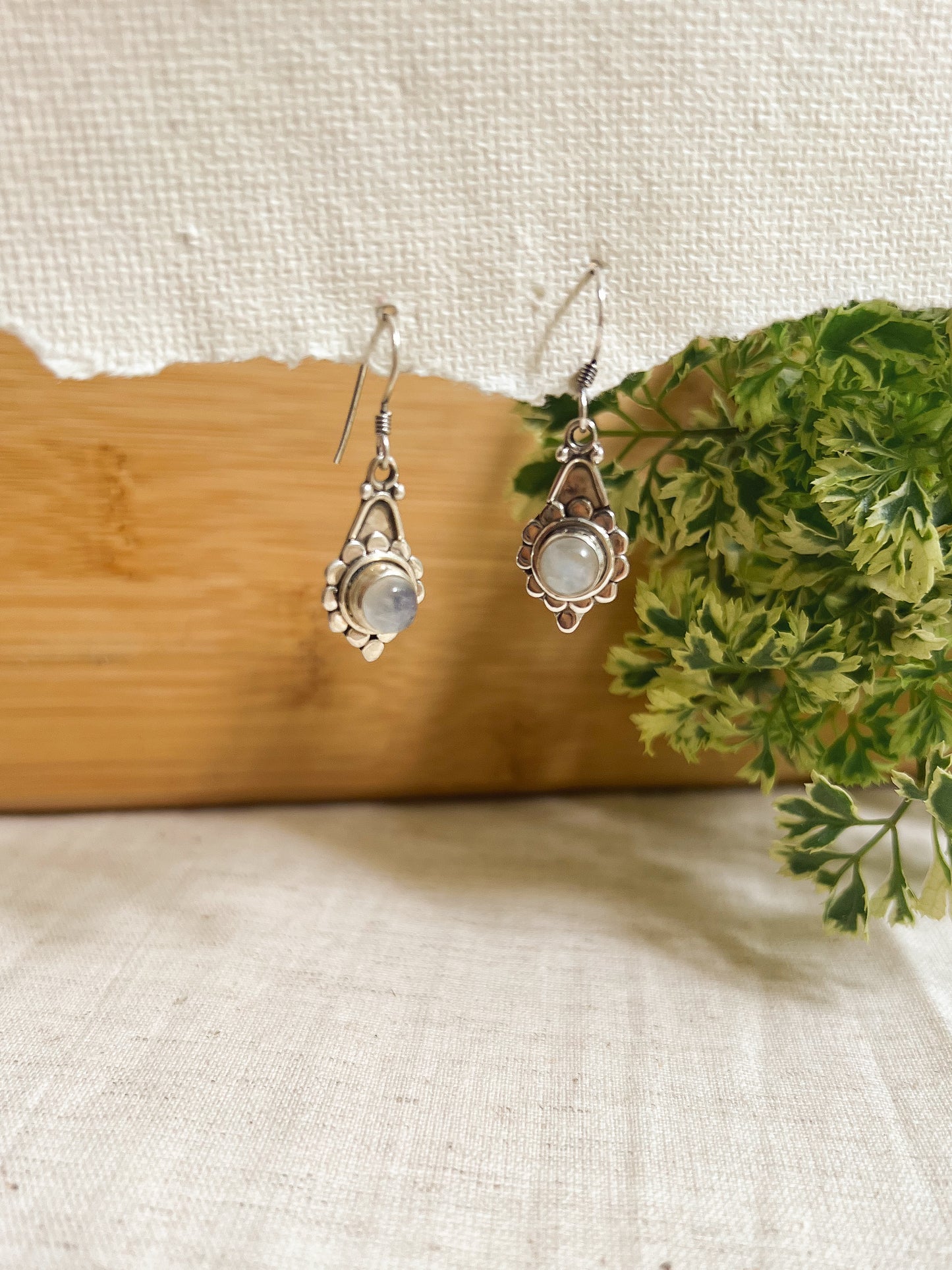 Arka fish hooks with white opal stone in silver