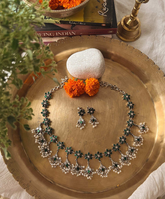 Madhvi emerald green kundan necklace set