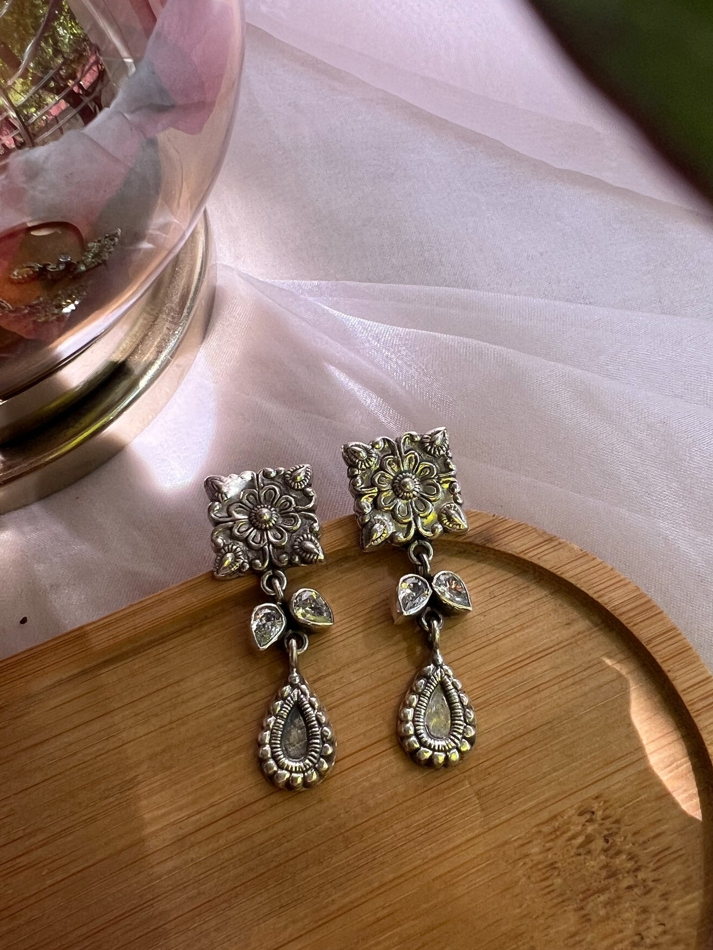 Riva silver earring with kundan detail