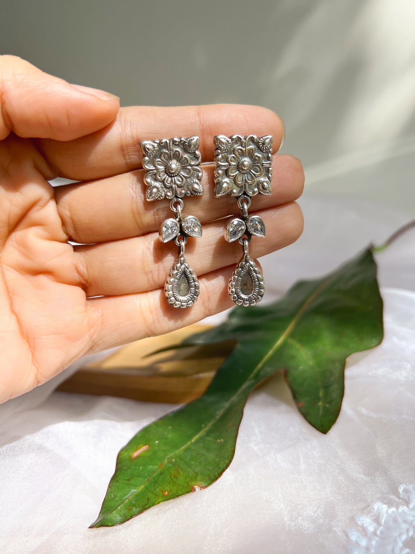 Riva silver earring with kundan detail