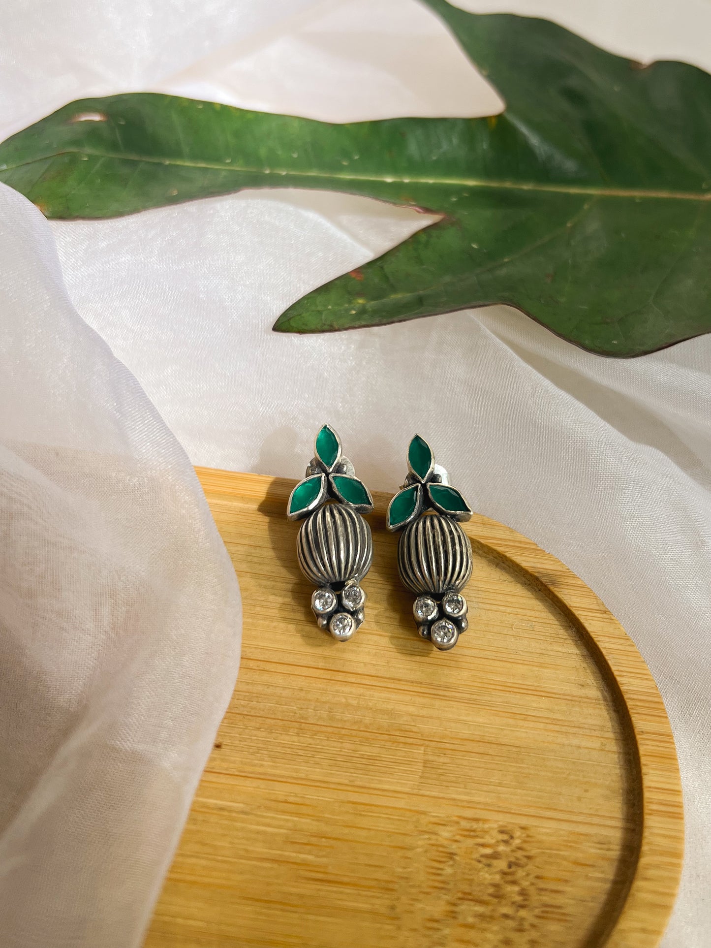 Ananas oxidised silver studs with green onyx
