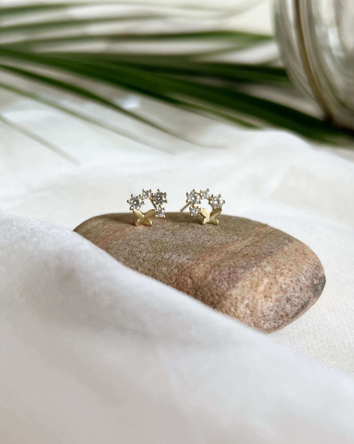 Zarah mini silver studs in gold plating with zircons