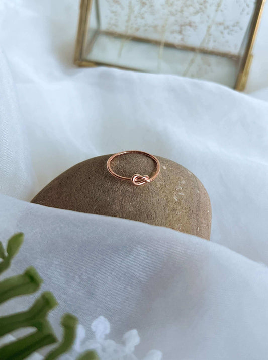 Oath silver ring with knot detail