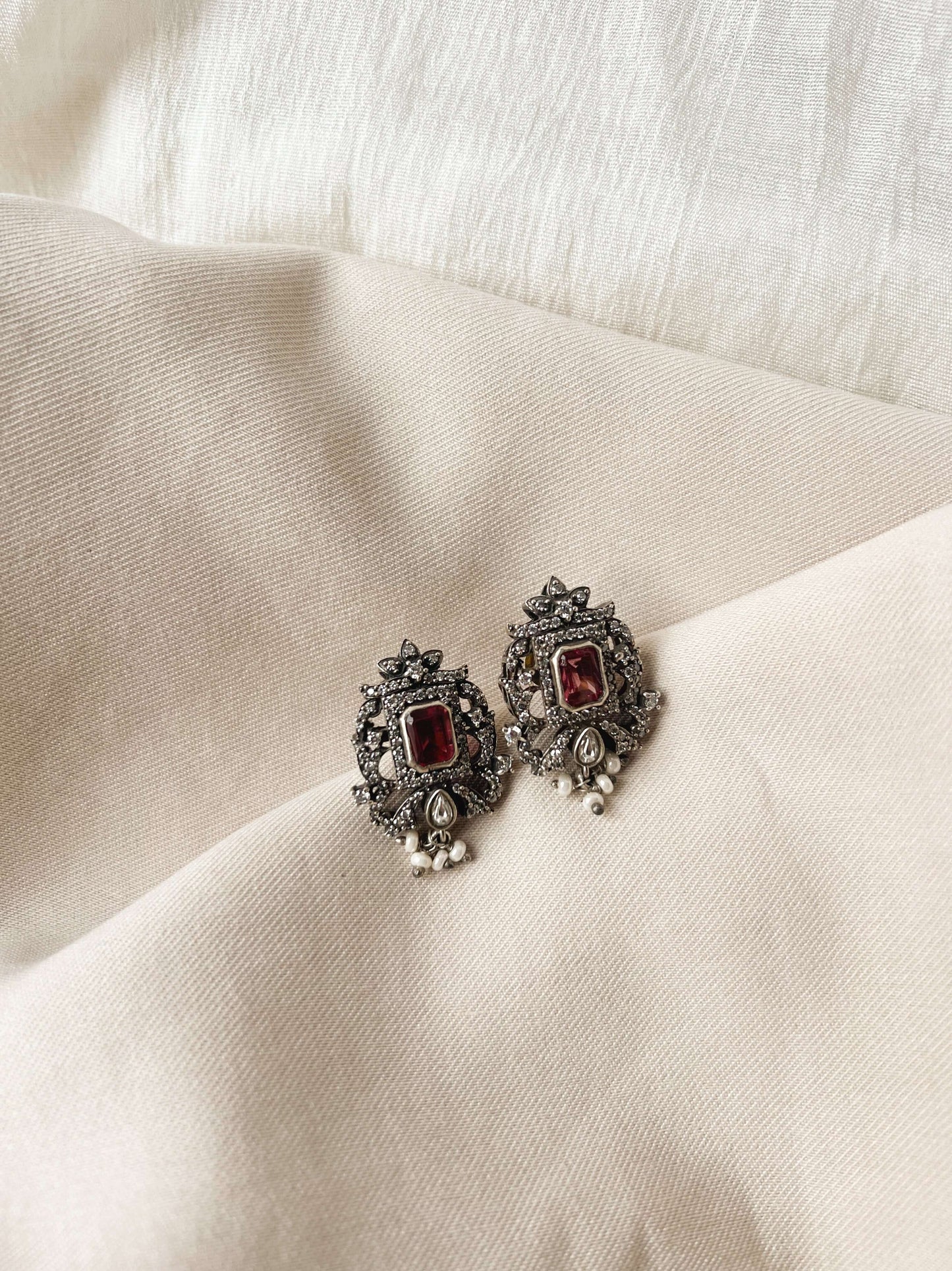 Victoria silver studs with zircon frosting and ruby onyx