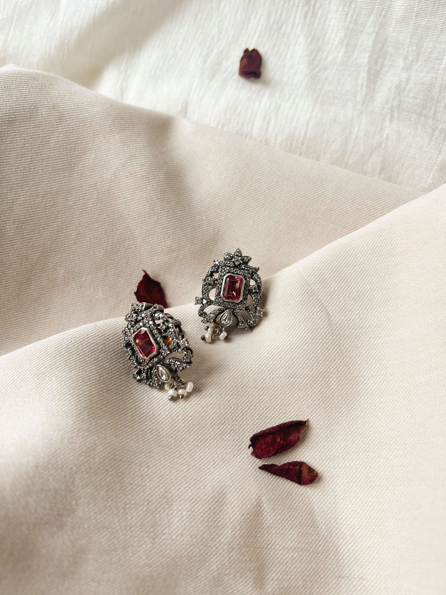 Victoria silver studs with zircon frosting and ruby onyx