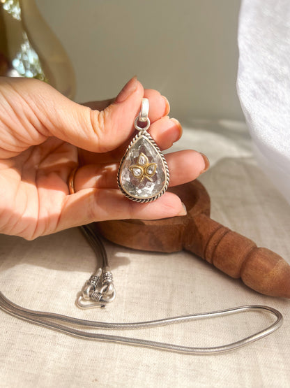 Boond clear quartz stone silver pendant with kundan detail (without chain)
