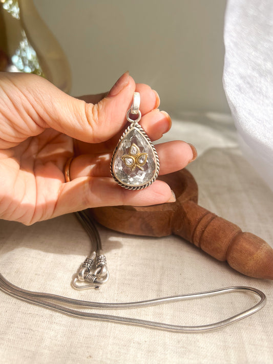 Boond clear quartz stone silver pendant with kundan detail