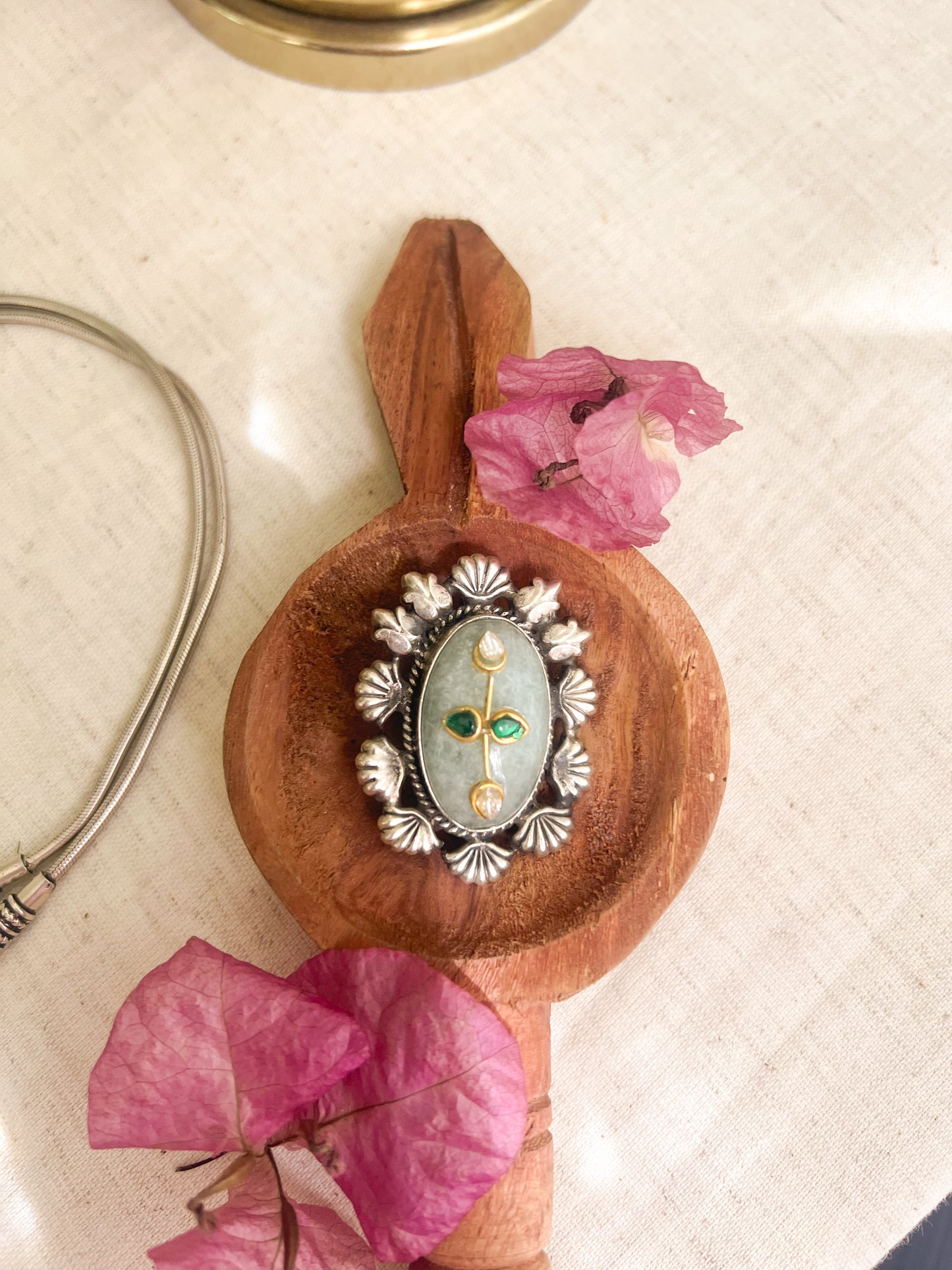 Surajmukhi jade quartz kundan pendant in silver