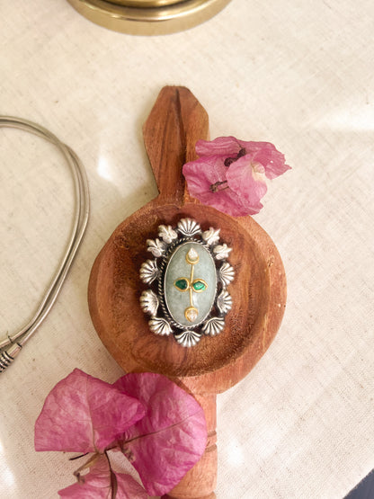 Surajmukhi jade quartz kundan pendant in silver (without chain)