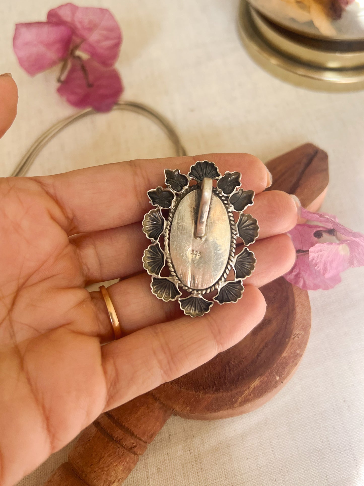 Surajmukhi jade quartz kundan pendant in silver