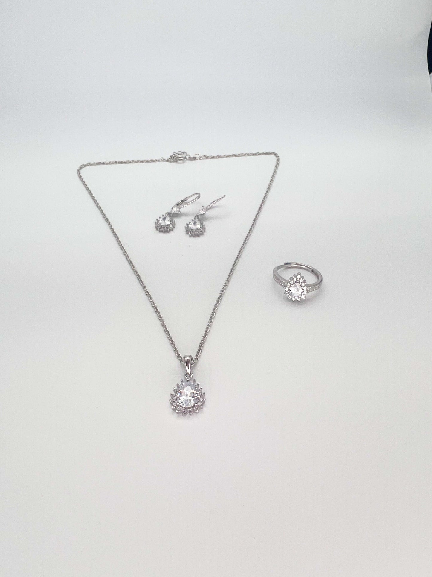 Alaya necklace set in silver with pear cut mossainite