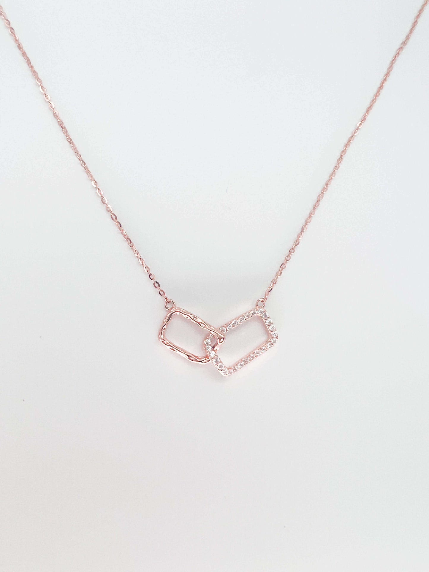 Unity neck chain in rose gold plated silver with zirconia