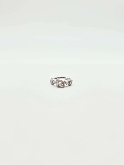 Noura sterling silver ring with zircons