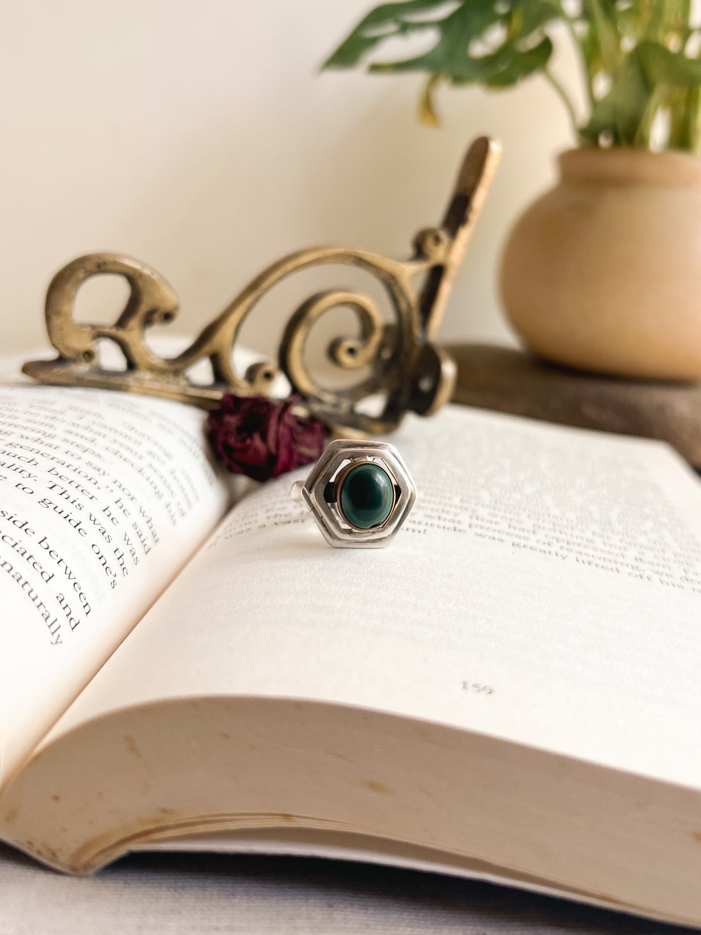 Shatkon silver ring with malachite setting (adjustable)
