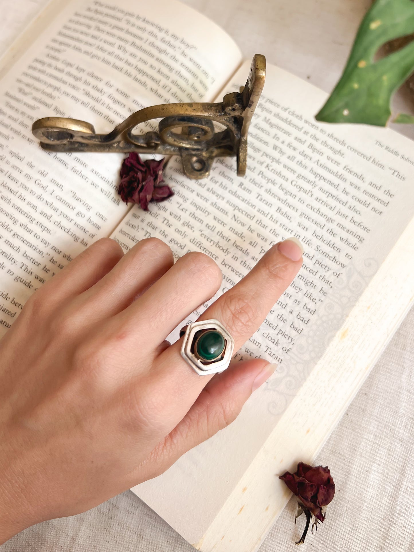 Shatkon silver ring with malachite setting (adjustable)