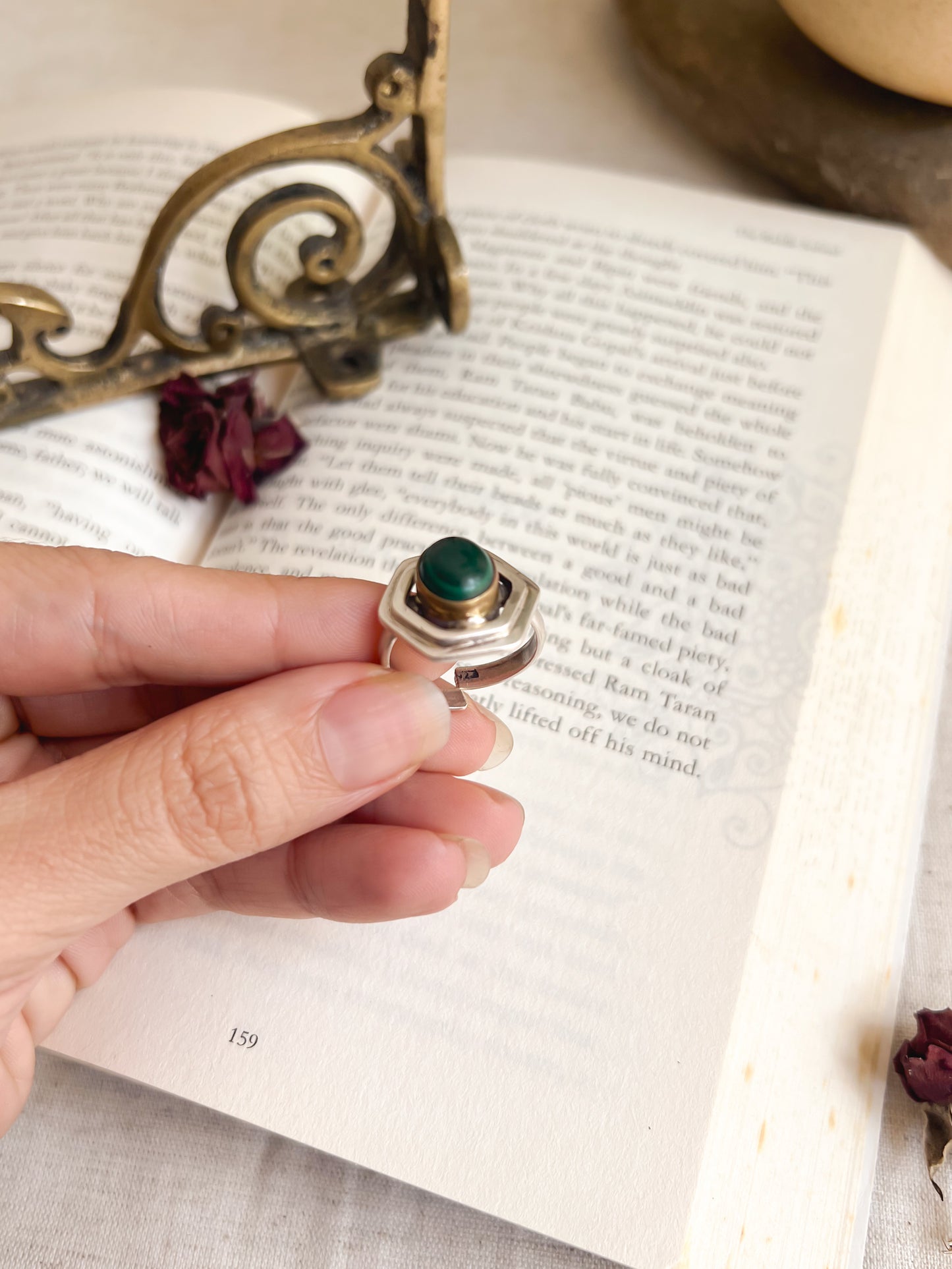 Shatkon silver ring with malachite setting (adjustable)