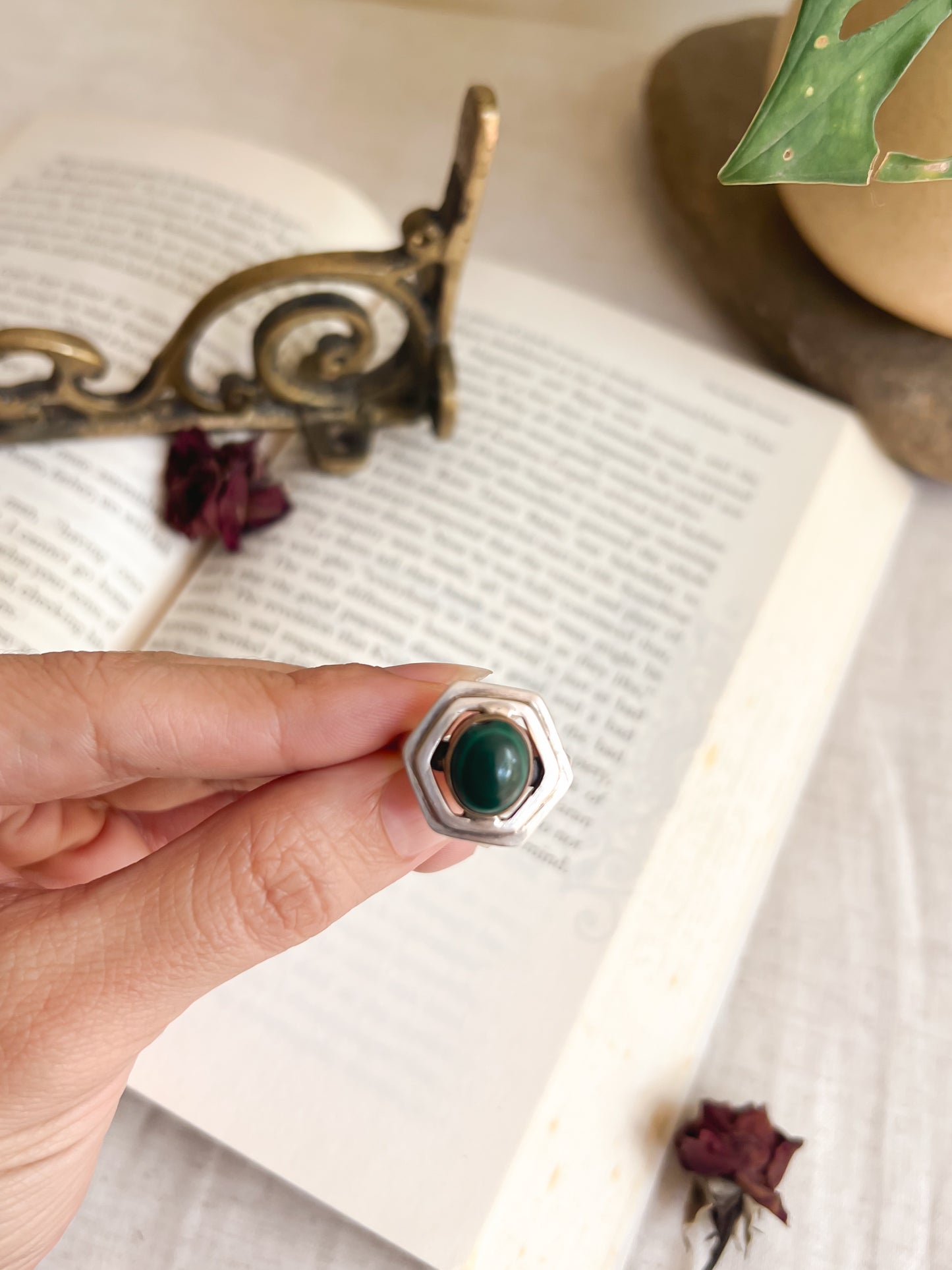 Shatkon silver ring with malachite setting (adjustable)