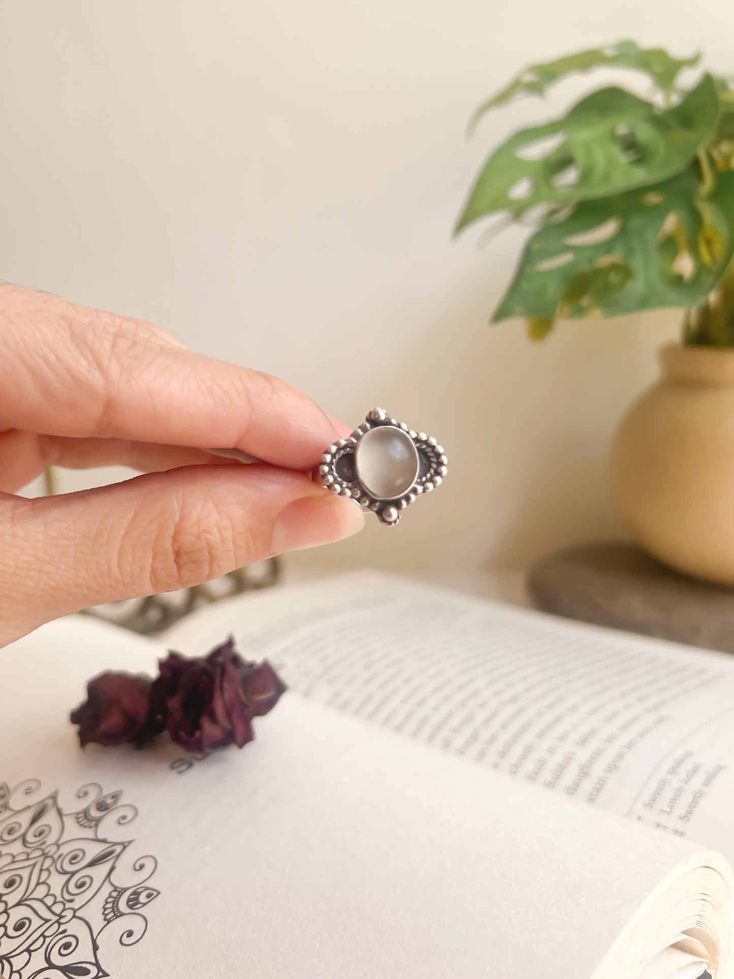 Alankrita moonstone ring in sterling wilver (adjustable)