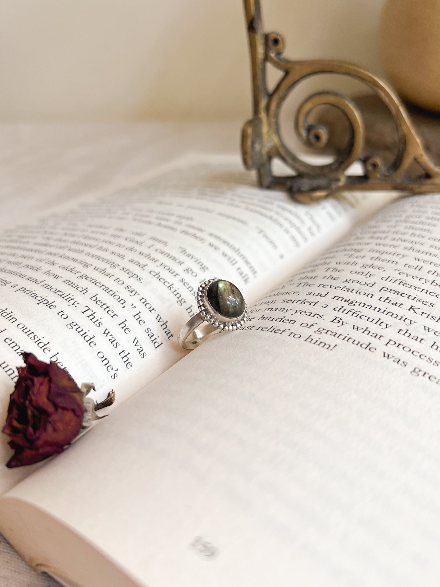 Aarzoo silver ring with green labrodite (adjustable)