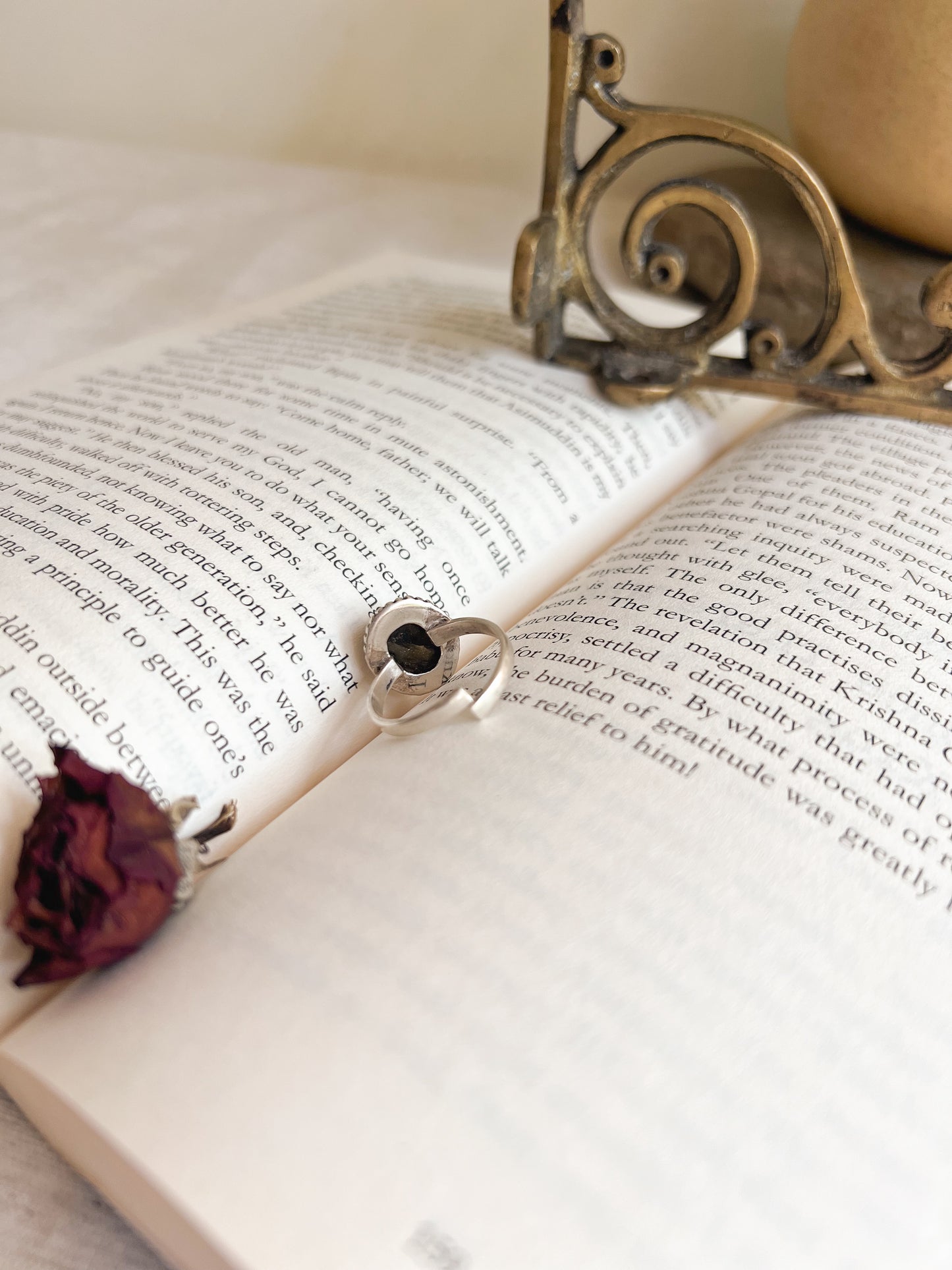 Aarzoo silver ring with green labrodite (adjustable)