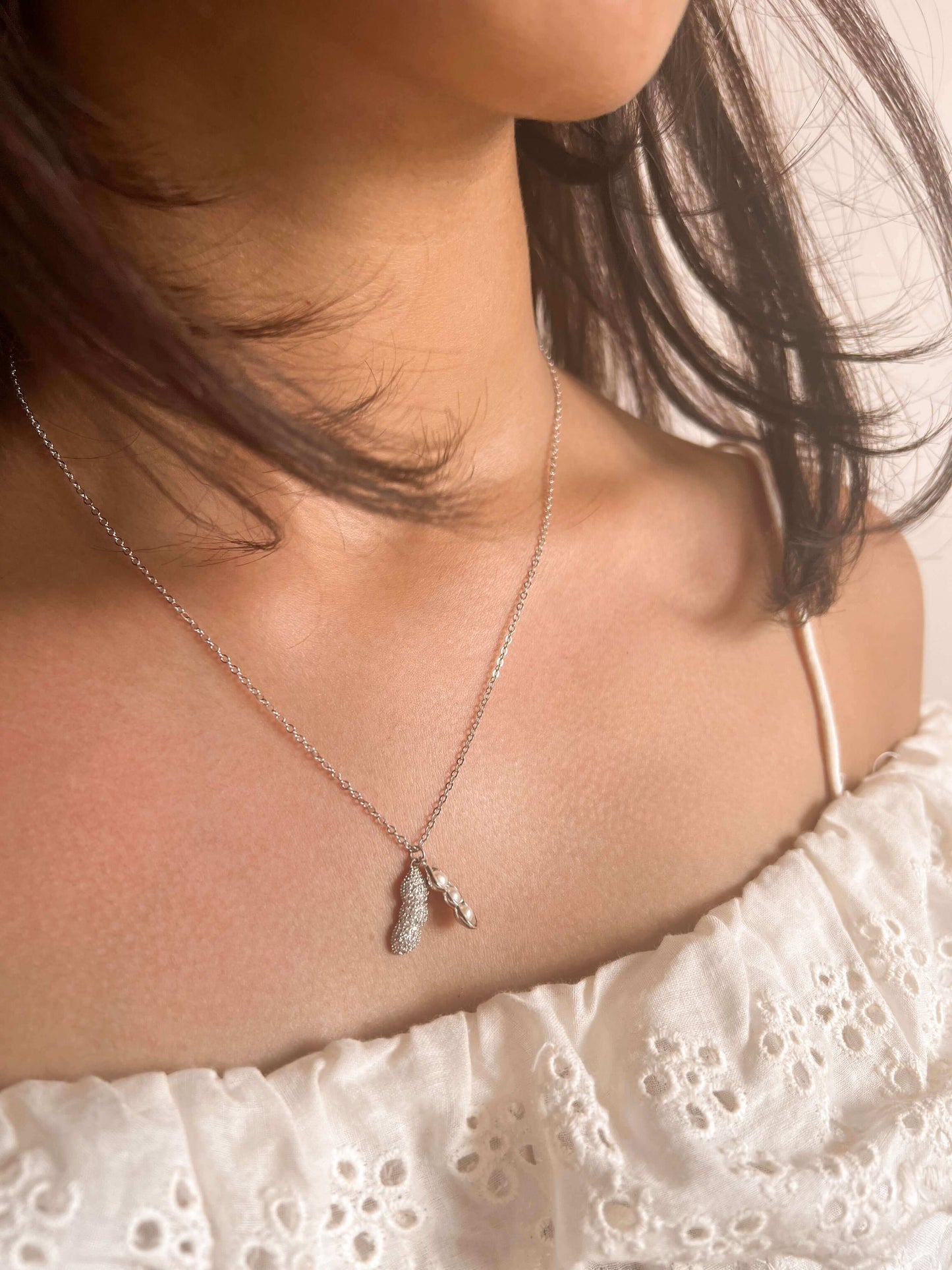 Tamarind silver neck chain in zircon