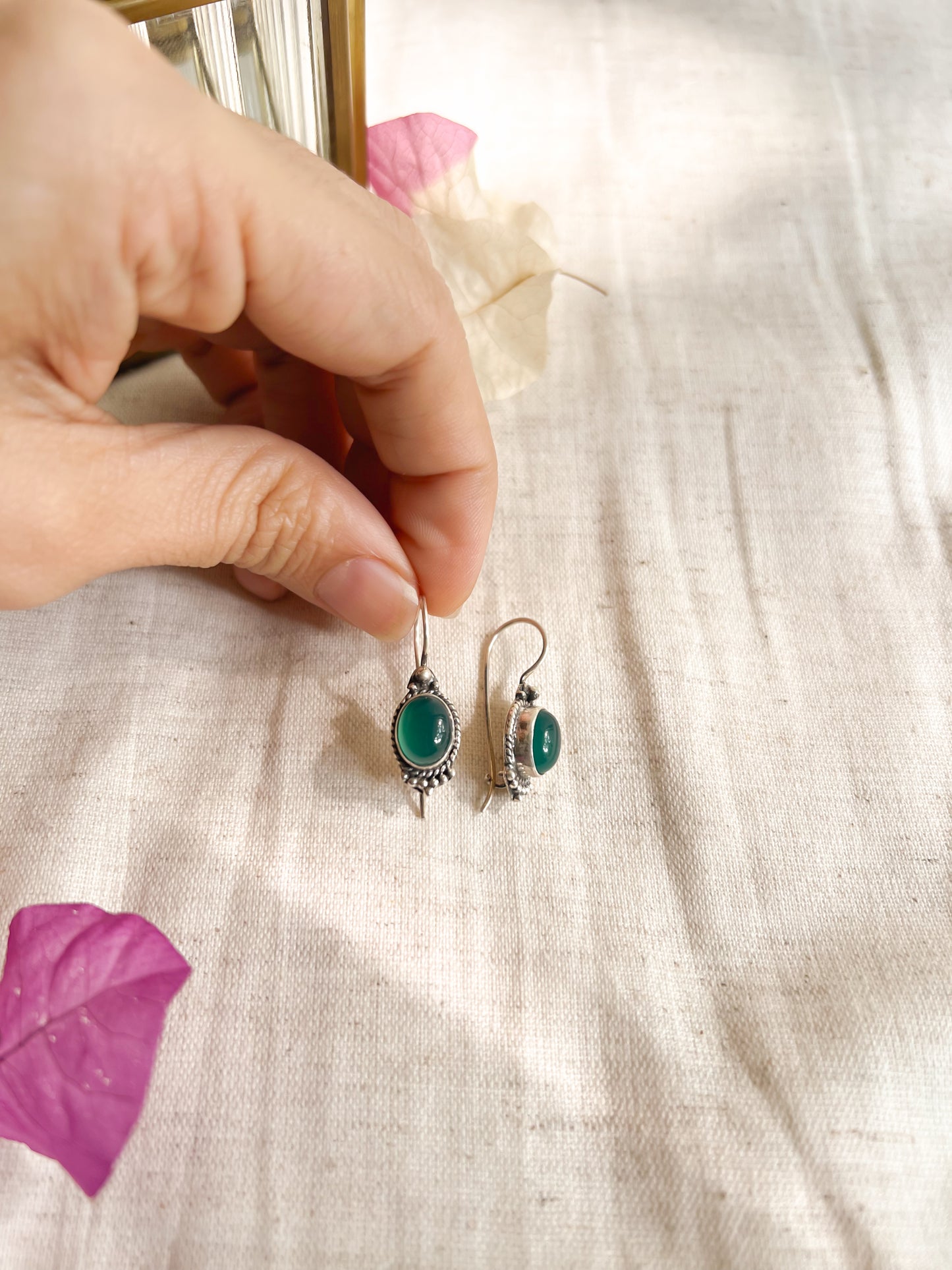 Arwa fish hook in silver with green agate stone