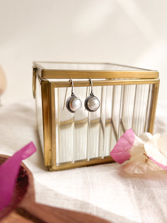 Mehwish fish hook in silver with pearl detail